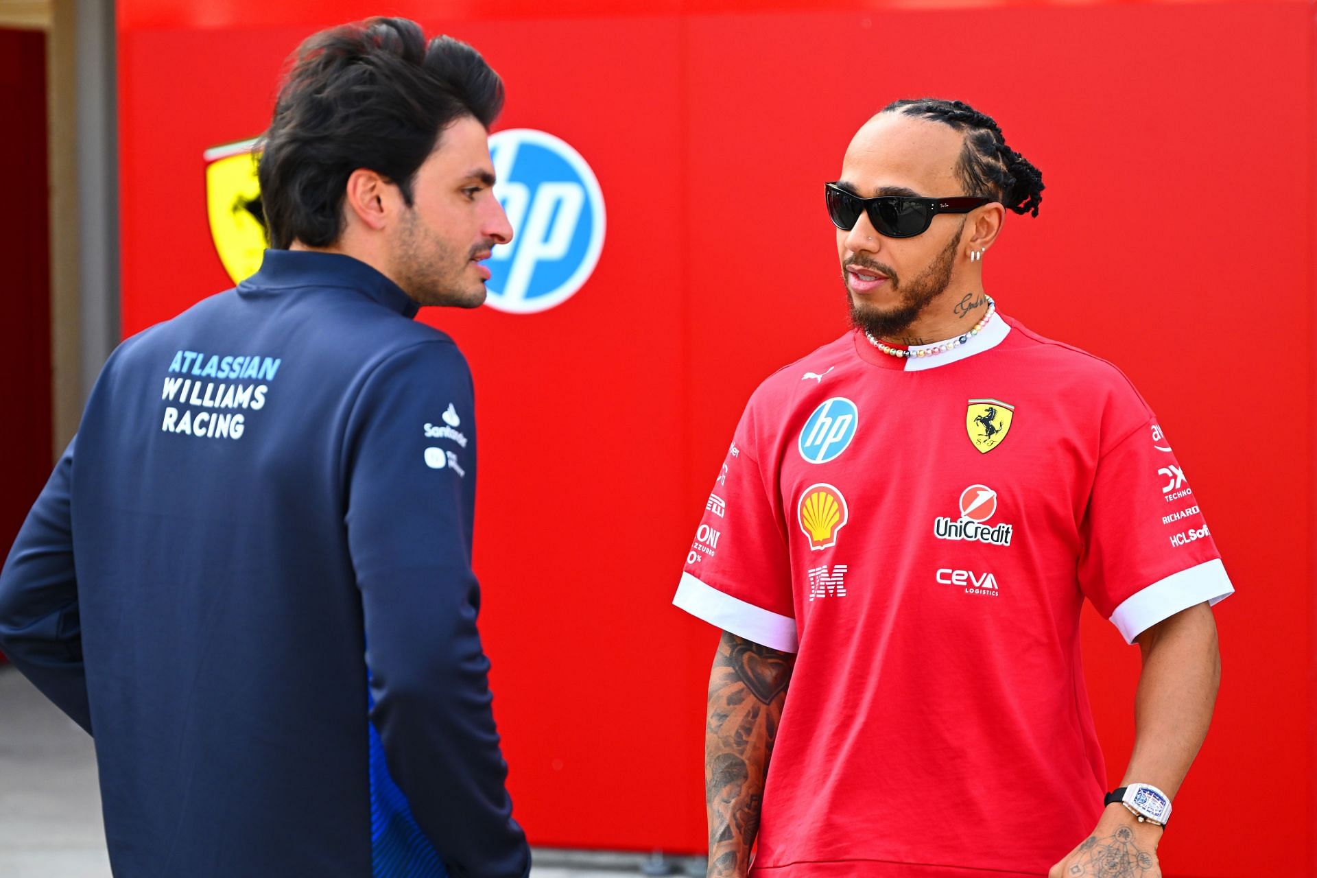 Carlos Sainz with Lewis Hamilton at Formula 1 Testing in Bahrain - Source: Getty